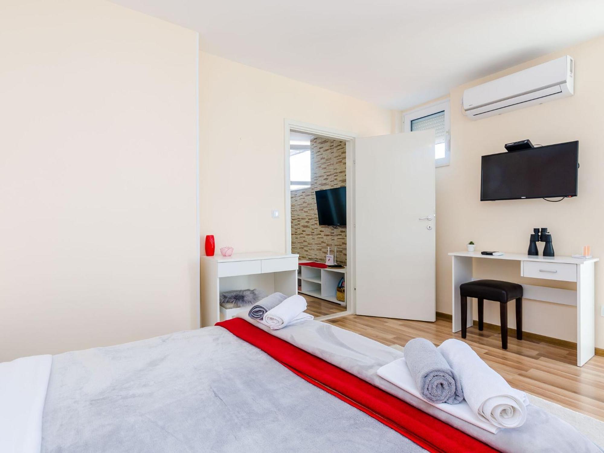 Vedrana- One-bedroom With Balcony And Sea View Dubrovnik